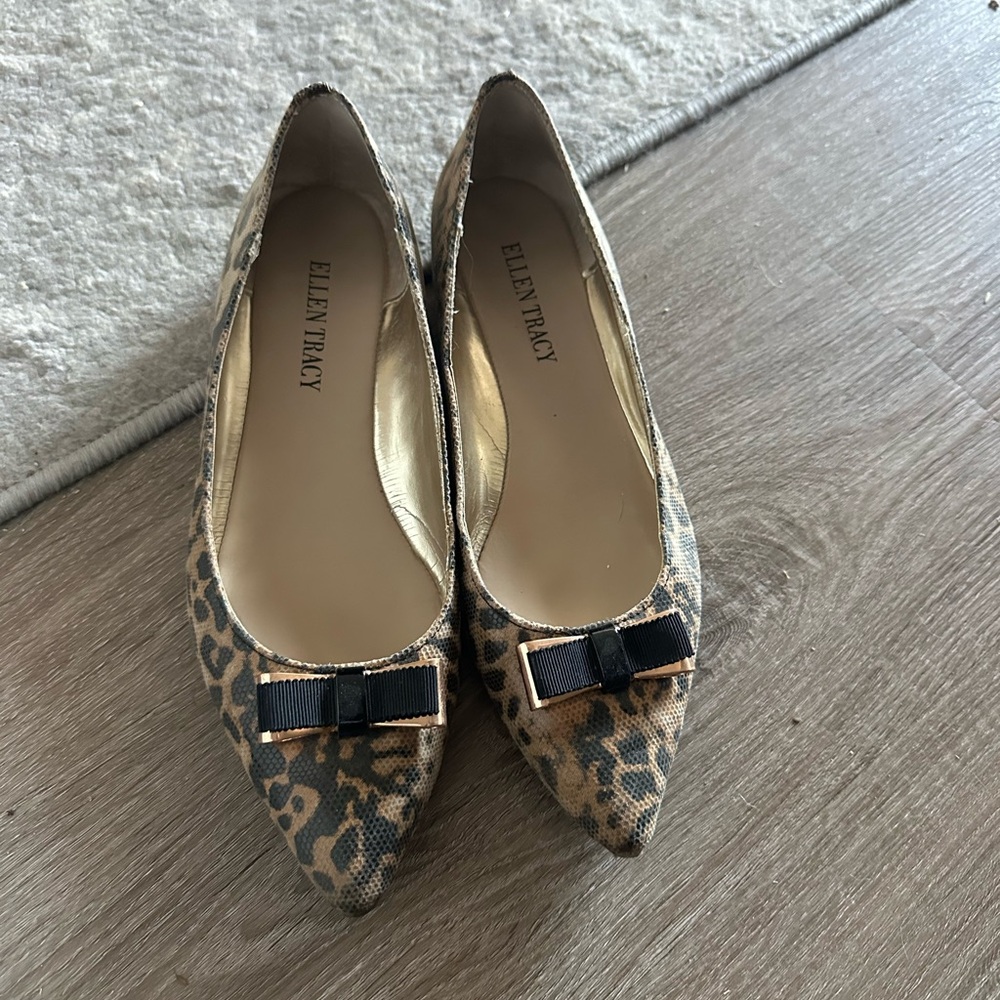 Women’s size 6M pointy flats. Narrow flats.